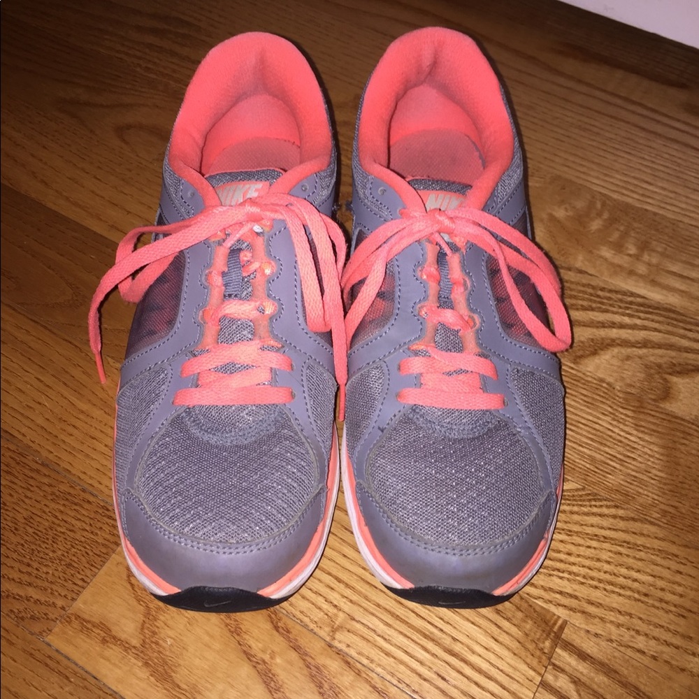 Nike Tennis Shoes